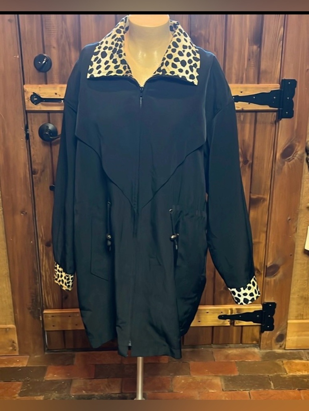 Parasilk lightweight soft woman’s coat Animal print trim 3203